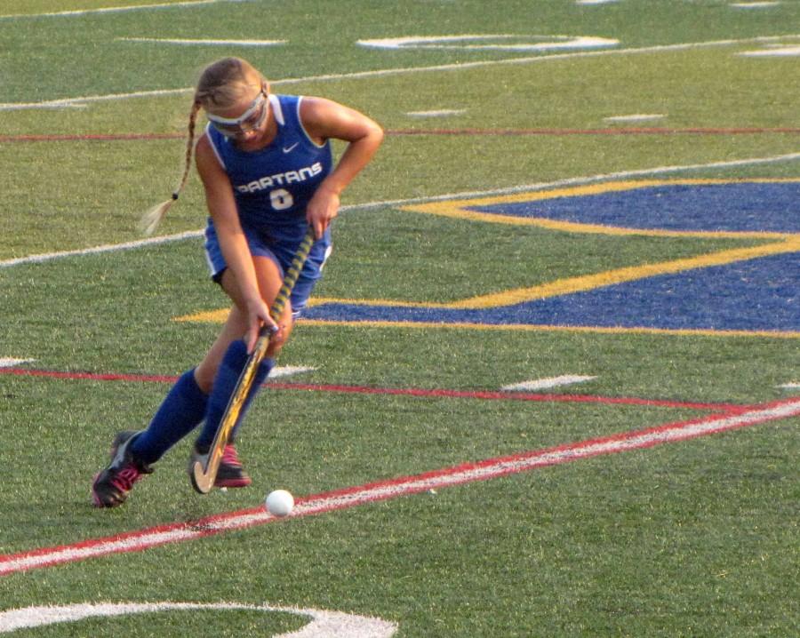 Senior Lizzi Clemmer moves the ball down the field during a game.