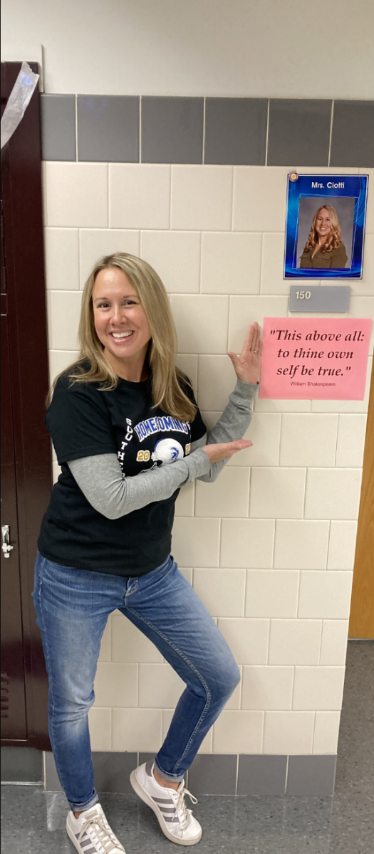 Mrs. Ciotti shows off her favorite saying, reminding others to stay true to themselves.