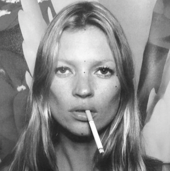 Recent fashion trends seek to emulate glorified diet culture and drug use promoted by supermodels of the past, like Kate Moss. 